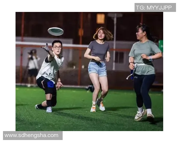 深圳飞盘队比赛经验引发热议球迷对战术与表现的不同看法